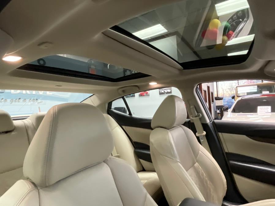 2018 Nissan Maxima SL 3.5L PLATINUM, available for sale in Inwood, New York | 5 Towns Drive. Inwood, New York 2018 Nissan Maxima SL 3.5L PLATINUM, available for sale in Inwood, New York | 5 Towns Drive. Inwood, New York