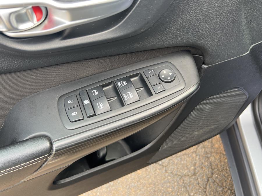 2015 Jeep Cherokee 4WD 4dr Latitude, available for sale in Stamford, Connecticut | Harbor View Auto Sales LLC. Stamford, Connecticut 2015 Jeep Cherokee 4WD 4dr Latitude, available for sale in Stamford, Connecticut | Harbor View Auto Sales LLC. Stamford, Connecticut