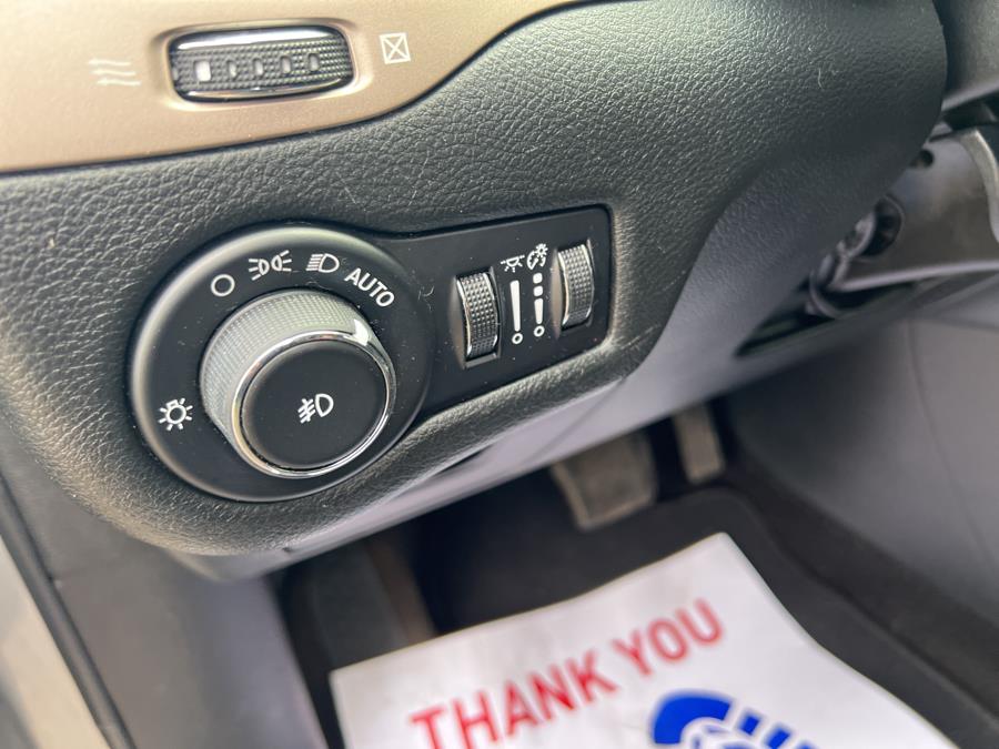 2015 Jeep Cherokee 4WD 4dr Latitude, available for sale in Stamford, Connecticut | Harbor View Auto Sales LLC. Stamford, Connecticut 2015 Jeep Cherokee 4WD 4dr Latitude, available for sale in Stamford, Connecticut | Harbor View Auto Sales LLC. Stamford, Connecticut