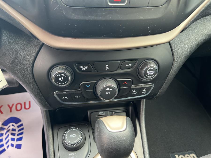 2015 Jeep Cherokee 4WD 4dr Latitude, available for sale in Stamford, Connecticut | Harbor View Auto Sales LLC. Stamford, Connecticut 2015 Jeep Cherokee 4WD 4dr Latitude, available for sale in Stamford, Connecticut | Harbor View Auto Sales LLC. Stamford, Connecticut
