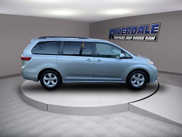 Used Toyota Sienna LE 2020 | Eastchester Motor Cars. Bronx, New York Used Toyota Sienna LE 2020 | Eastchester Motor Cars. Bronx, New York