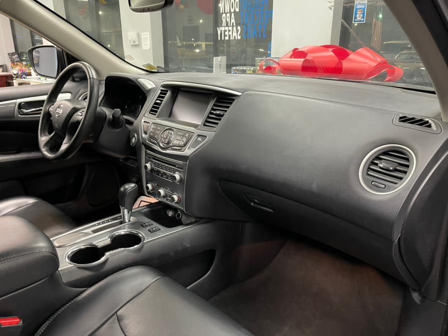 2020 Nissan Pathfinder FWD SL, available for sale in Inwood, New York | 5 Towns Drive. Inwood, New York 2020 Nissan Pathfinder FWD SL, available for sale in Inwood, New York | 5 Towns Drive. Inwood, New York