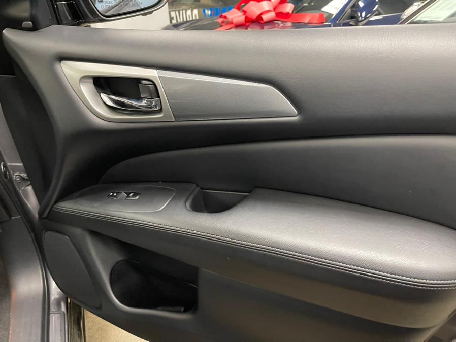 2020 Nissan Pathfinder FWD SL, available for sale in Inwood, New York | 5 Towns Drive. Inwood, New York 2020 Nissan Pathfinder FWD SL, available for sale in Inwood, New York | 5 Towns Drive. Inwood, New York