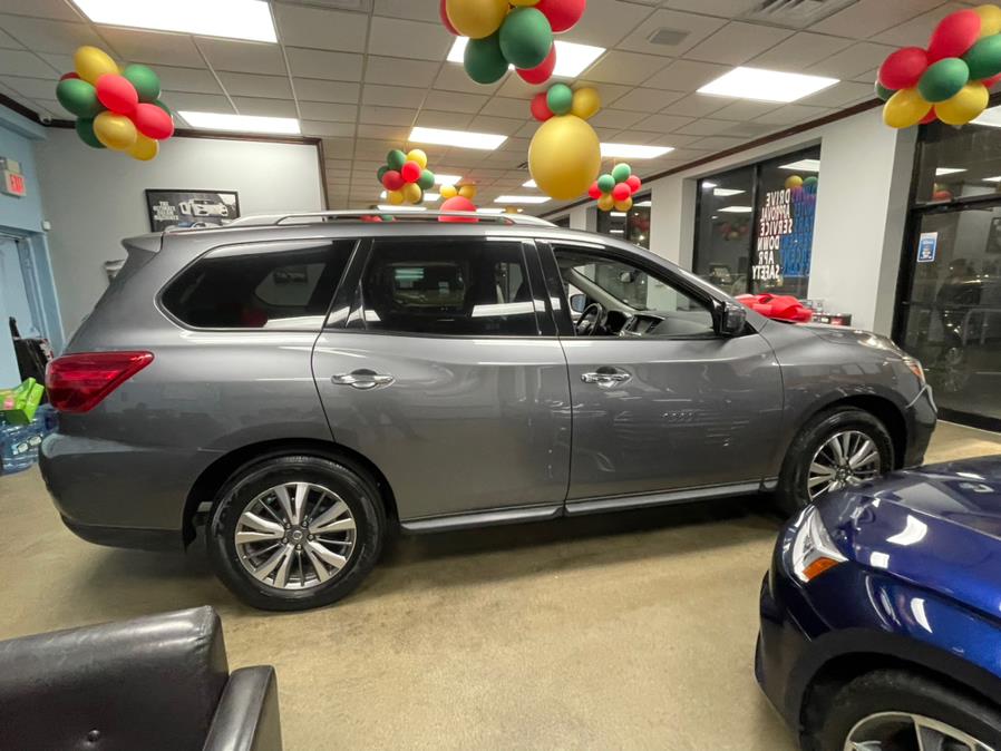 2020 Nissan Pathfinder FWD SL, available for sale in Inwood, New York | 5 Towns Drive. Inwood, New York 2020 Nissan Pathfinder FWD SL, available for sale in Inwood, New York | 5 Towns Drive. Inwood, New York