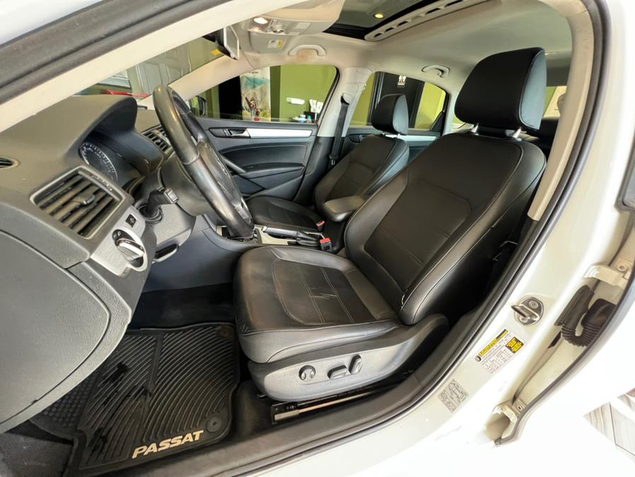 2013 Volkswagen Passat 4dr Sdn 2.5L Auto SE w/Sunroof PZEV, available for sale in West Hartford, Connecticut | AutoMax. West Hartford, Connecticut 2013 Volkswagen Passat 4dr Sdn 2.5L Auto SE w/Sunroof PZEV, available for sale in West Hartford, Connecticut | AutoMax. West Hartford, Connecticut