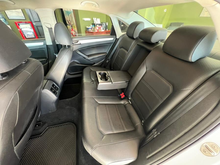 2013 Volkswagen Passat 4dr Sdn 2.5L Auto SE w/Sunroof PZEV, available for sale in West Hartford, Connecticut | AutoMax. West Hartford, Connecticut 2013 Volkswagen Passat 4dr Sdn 2.5L Auto SE w/Sunroof PZEV, available for sale in West Hartford, Connecticut | AutoMax. West Hartford, Connecticut