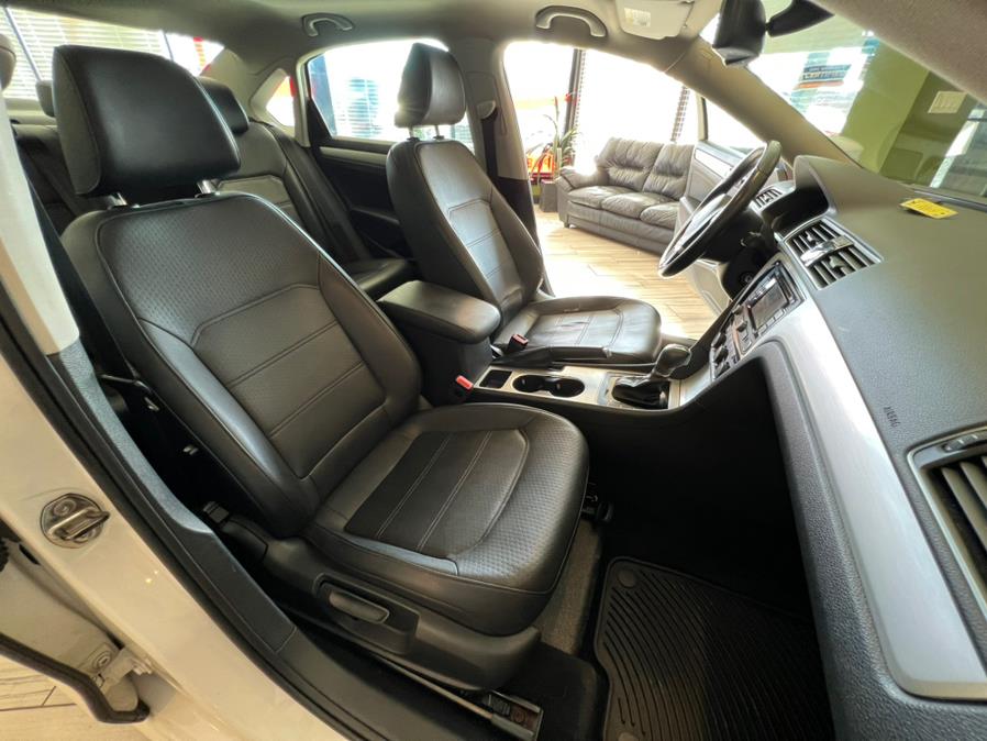 2013 Volkswagen Passat 4dr Sdn 2.5L Auto SE w/Sunroof PZEV, available for sale in West Hartford, Connecticut | AutoMax. West Hartford, Connecticut 2013 Volkswagen Passat 4dr Sdn 2.5L Auto SE w/Sunroof PZEV, available for sale in West Hartford, Connecticut | AutoMax. West Hartford, Connecticut