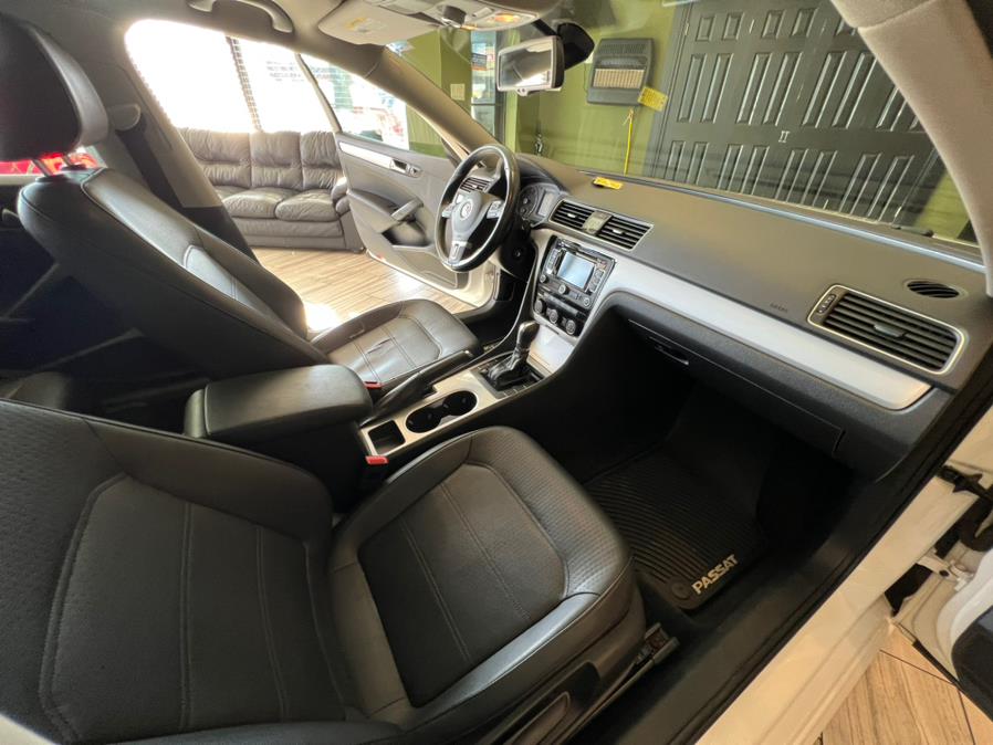 2013 Volkswagen Passat 4dr Sdn 2.5L Auto SE w/Sunroof PZEV, available for sale in West Hartford, Connecticut | AutoMax. West Hartford, Connecticut 2013 Volkswagen Passat 4dr Sdn 2.5L Auto SE w/Sunroof PZEV, available for sale in West Hartford, Connecticut | AutoMax. West Hartford, Connecticut