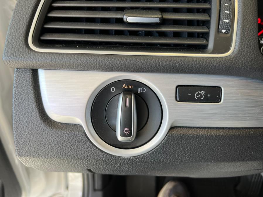 2013 Volkswagen Passat 4dr Sdn 2.5L Auto SE w/Sunroof PZEV, available for sale in West Hartford, Connecticut | AutoMax. West Hartford, Connecticut 2013 Volkswagen Passat 4dr Sdn 2.5L Auto SE w/Sunroof PZEV, available for sale in West Hartford, Connecticut | AutoMax. West Hartford, Connecticut