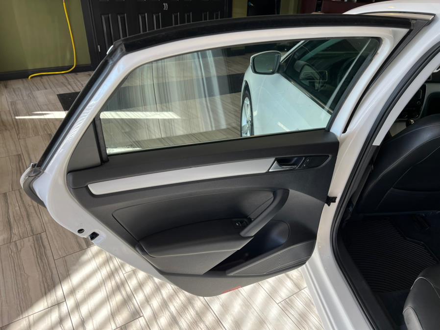 2013 Volkswagen Passat 4dr Sdn 2.5L Auto SE w/Sunroof PZEV, available for sale in West Hartford, Connecticut | AutoMax. West Hartford, Connecticut 2013 Volkswagen Passat 4dr Sdn 2.5L Auto SE w/Sunroof PZEV, available for sale in West Hartford, Connecticut | AutoMax. West Hartford, Connecticut