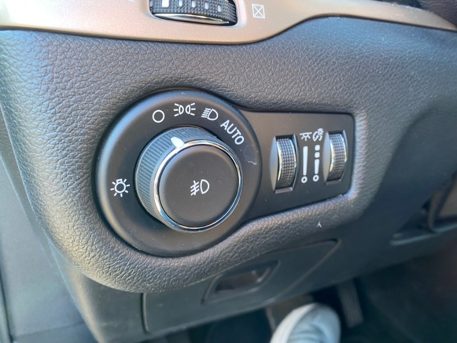 2015 Jeep Cherokee 4WD 4dr Limited, available for sale in West Springfield, Massachusetts | Union Street Auto Sales. West Springfield, Massachusetts 2015 Jeep Cherokee 4WD 4dr Limited, available for sale in West Springfield, Massachusetts | Union Street Auto Sales. West Springfield, Massachusetts