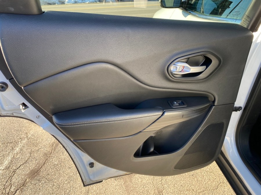 2015 Jeep Cherokee 4WD 4dr Limited, available for sale in West Springfield, Massachusetts | Union Street Auto Sales. West Springfield, Massachusetts 2015 Jeep Cherokee 4WD 4dr Limited, available for sale in West Springfield, Massachusetts | Union Street Auto Sales. West Springfield, Massachusetts