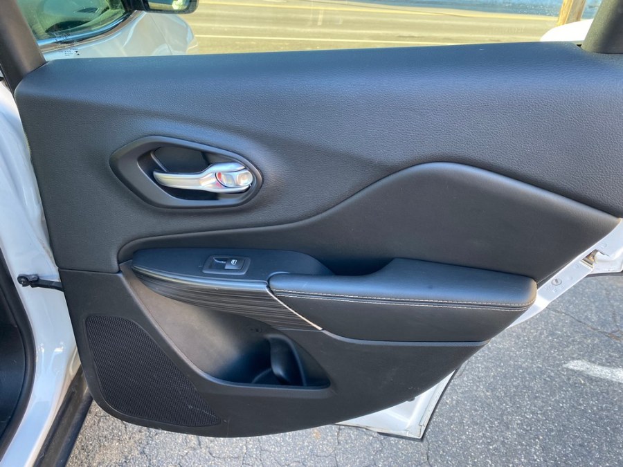2015 Jeep Cherokee 4WD 4dr Limited, available for sale in West Springfield, Massachusetts | Union Street Auto Sales. West Springfield, Massachusetts 2015 Jeep Cherokee 4WD 4dr Limited, available for sale in West Springfield, Massachusetts | Union Street Auto Sales. West Springfield, Massachusetts