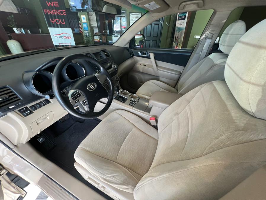 2012 Toyota Highlander 4WD 4dr V6 (Natl), available for sale in West Hartford, Connecticut | AutoMax. West Hartford, Connecticut 2012 Toyota Highlander 4WD 4dr V6 (Natl), available for sale in West Hartford, Connecticut | AutoMax. West Hartford, Connecticut