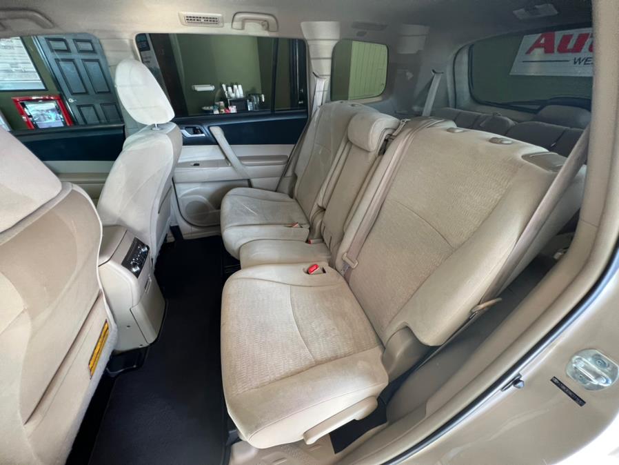 2012 Toyota Highlander 4WD 4dr V6 (Natl), available for sale in West Hartford, Connecticut | AutoMax. West Hartford, Connecticut 2012 Toyota Highlander 4WD 4dr V6 (Natl), available for sale in West Hartford, Connecticut | AutoMax. West Hartford, Connecticut