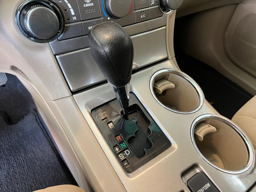 2012 Toyota Highlander 4WD 4dr V6 (Natl), available for sale in West Hartford, Connecticut | AutoMax. West Hartford, Connecticut 2012 Toyota Highlander 4WD 4dr V6 (Natl), available for sale in West Hartford, Connecticut | AutoMax. West Hartford, Connecticut