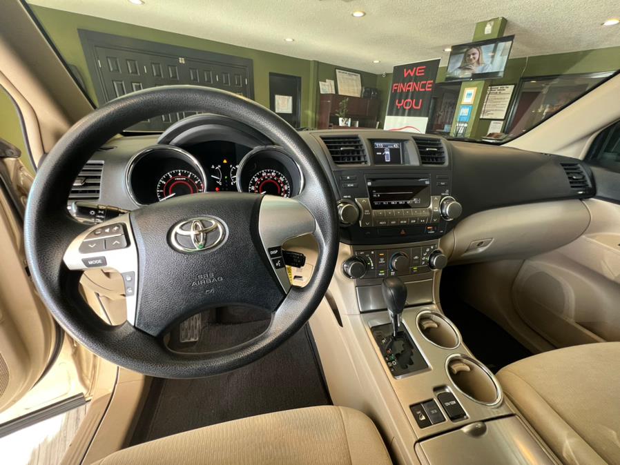 2012 Toyota Highlander 4WD 4dr V6 (Natl), available for sale in West Hartford, Connecticut | AutoMax. West Hartford, Connecticut 2012 Toyota Highlander 4WD 4dr V6 (Natl), available for sale in West Hartford, Connecticut | AutoMax. West Hartford, Connecticut