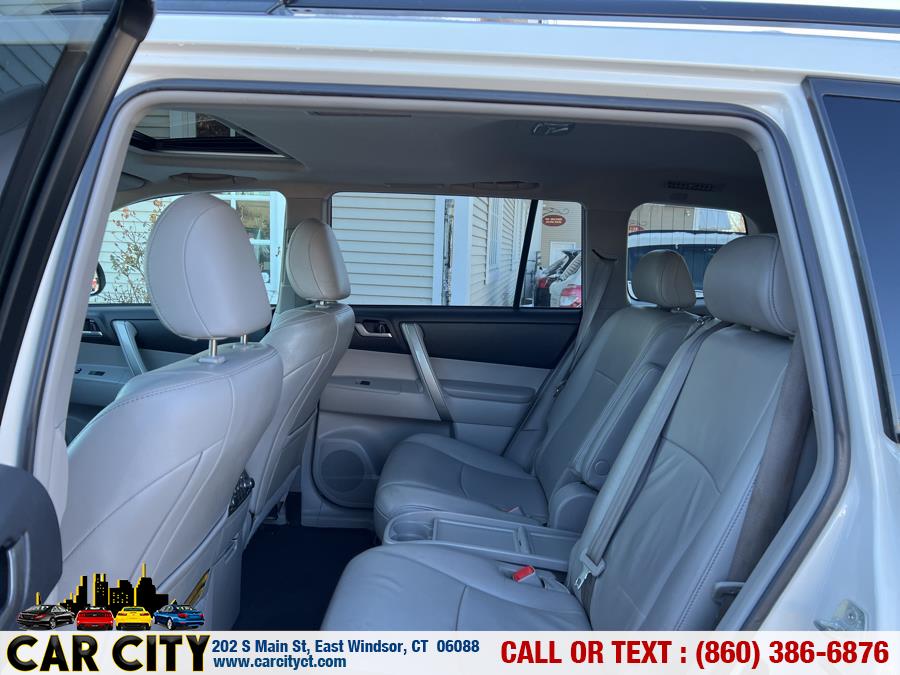 2013 Toyota Highlander 4WD 4dr V6 SE (Natl), available for sale in East Windsor, Connecticut | Car City LLC. East Windsor, Connecticut 2013 Toyota Highlander 4WD 4dr V6 SE (Natl), available for sale in East Windsor, Connecticut | Car City LLC. East Windsor, Connecticut