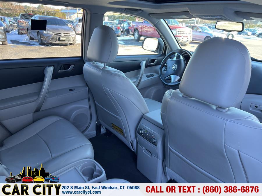 2013 Toyota Highlander 4WD 4dr V6 SE (Natl), available for sale in East Windsor, Connecticut | Car City LLC. East Windsor, Connecticut 2013 Toyota Highlander 4WD 4dr V6 SE (Natl), available for sale in East Windsor, Connecticut | Car City LLC. East Windsor, Connecticut