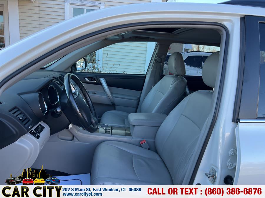 2013 Toyota Highlander 4WD 4dr V6 SE (Natl), available for sale in East Windsor, Connecticut | Car City LLC. East Windsor, Connecticut 2013 Toyota Highlander 4WD 4dr V6 SE (Natl), available for sale in East Windsor, Connecticut | Car City LLC. East Windsor, Connecticut