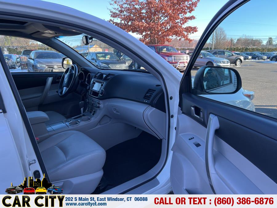2013 Toyota Highlander 4WD 4dr V6 SE (Natl), available for sale in East Windsor, Connecticut | Car City LLC. East Windsor, Connecticut 2013 Toyota Highlander 4WD 4dr V6 SE (Natl), available for sale in East Windsor, Connecticut | Car City LLC. East Windsor, Connecticut