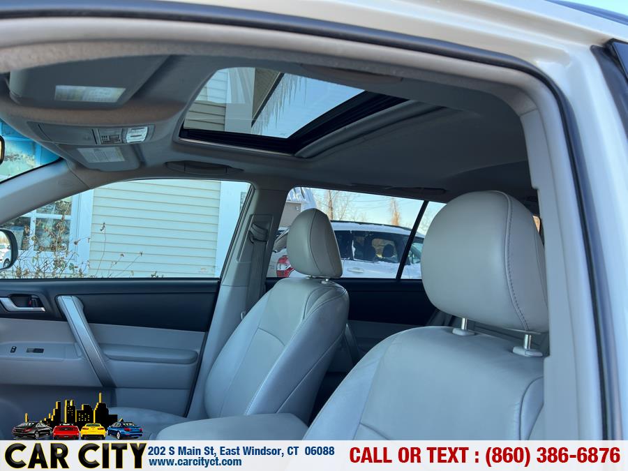 2013 Toyota Highlander 4WD 4dr V6 SE (Natl), available for sale in East Windsor, Connecticut | Car City LLC. East Windsor, Connecticut 2013 Toyota Highlander 4WD 4dr V6 SE (Natl), available for sale in East Windsor, Connecticut | Car City LLC. East Windsor, Connecticut
