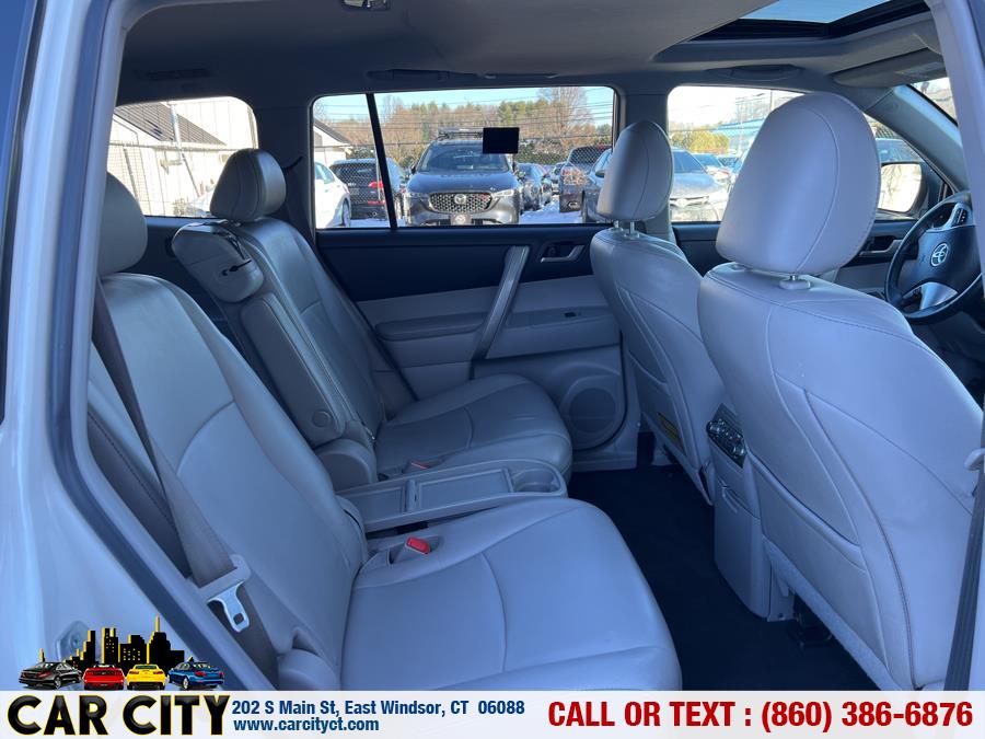 2013 Toyota Highlander 4WD 4dr V6 SE (Natl), available for sale in East Windsor, Connecticut | Car City LLC. East Windsor, Connecticut 2013 Toyota Highlander 4WD 4dr V6 SE (Natl), available for sale in East Windsor, Connecticut | Car City LLC. East Windsor, Connecticut