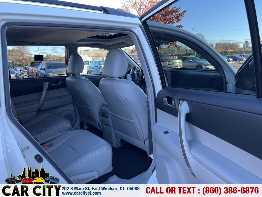 2013 Toyota Highlander 4WD 4dr V6 SE (Natl), available for sale in East Windsor, Connecticut | Car City LLC. East Windsor, Connecticut 2013 Toyota Highlander 4WD 4dr V6 SE (Natl), available for sale in East Windsor, Connecticut | Car City LLC. East Windsor, Connecticut