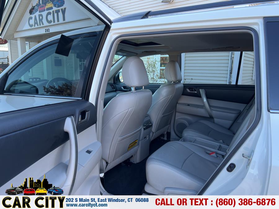 2013 Toyota Highlander 4WD 4dr V6 SE (Natl), available for sale in East Windsor, Connecticut | Car City LLC. East Windsor, Connecticut 2013 Toyota Highlander 4WD 4dr V6 SE (Natl), available for sale in East Windsor, Connecticut | Car City LLC. East Windsor, Connecticut