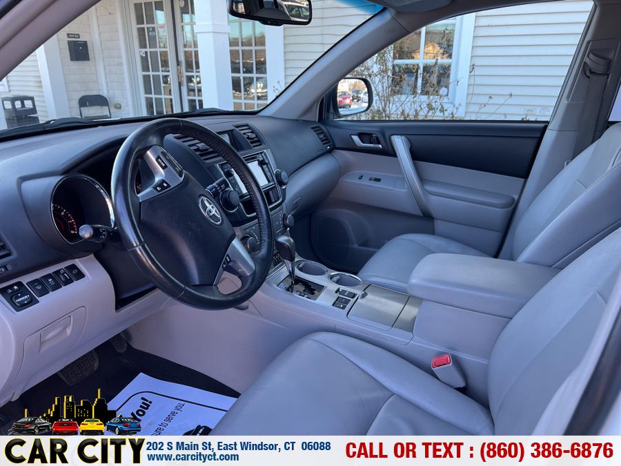 2013 Toyota Highlander 4WD 4dr V6 SE (Natl), available for sale in East Windsor, Connecticut | Car City LLC. East Windsor, Connecticut 2013 Toyota Highlander 4WD 4dr V6 SE (Natl), available for sale in East Windsor, Connecticut | Car City LLC. East Windsor, Connecticut
