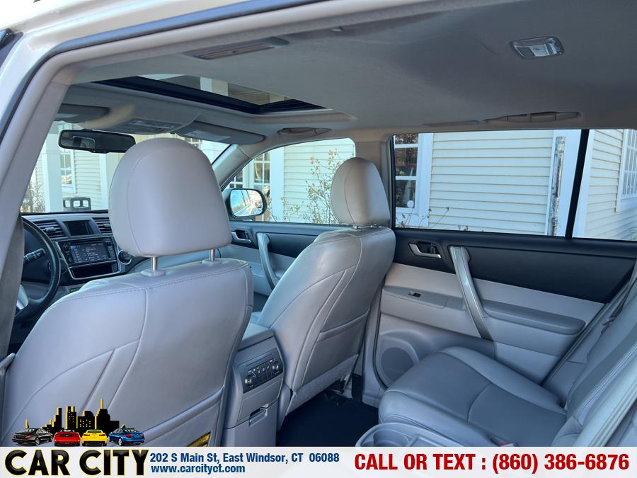 2013 Toyota Highlander 4WD 4dr V6 SE (Natl), available for sale in East Windsor, Connecticut | Car City LLC. East Windsor, Connecticut 2013 Toyota Highlander 4WD 4dr V6 SE (Natl), available for sale in East Windsor, Connecticut | Car City LLC. East Windsor, Connecticut