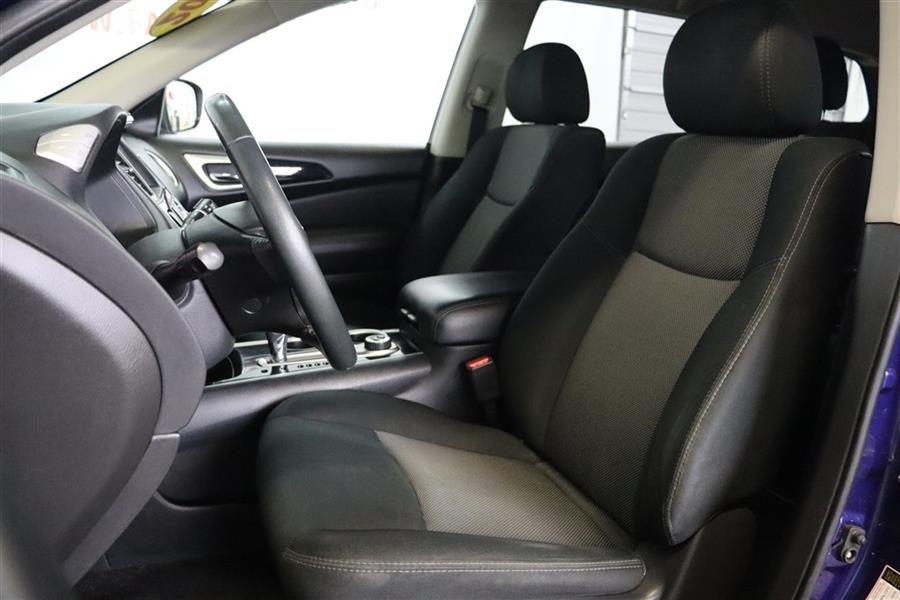 2018 Nissan Pathfinder SV, available for sale in Paterson, New Jersey | Fast Track Motors. Paterson, New Jersey 2018 Nissan Pathfinder SV, available for sale in Paterson, New Jersey | Fast Track Motors. Paterson, New Jersey