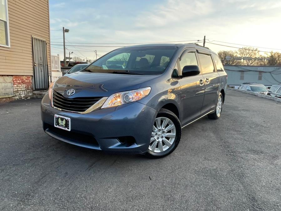 2014 Toyota Sienna 5dr 7-Pass Van V6 LE AWD (Natl), available for sale in Irvington, New Jersey | Elis Motors Corp. Irvington, New Jersey