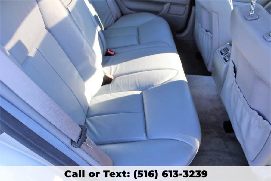 1997 Mercedes-Benz E-Class 4dr Sdn 3.2L, available for sale in Great Neck, New York | Great Neck Car Buyers & Sellers. Great Neck, New York 1997 Mercedes-Benz E-Class 4dr Sdn 3.2L, available for sale in Great Neck, New York | Great Neck Car Buyers & Sellers. Great Neck, New York