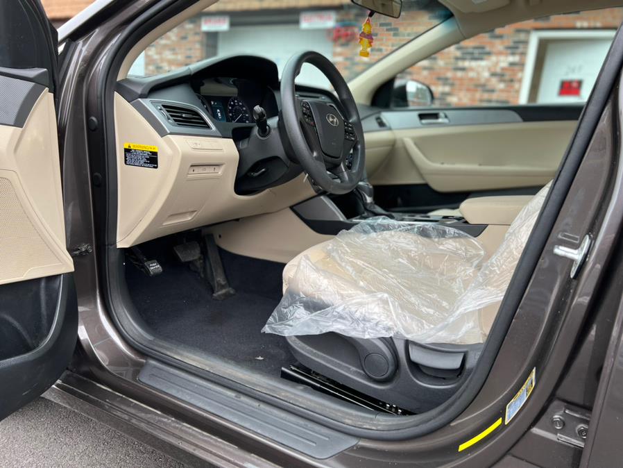2015 Hyundai Sonata 4dr Sdn 2.4L SE, available for sale in Springfield, Massachusetts | Jordan Auto Sales. Springfield, Massachusetts 2015 Hyundai Sonata 4dr Sdn 2.4L SE, available for sale in Springfield, Massachusetts | Jordan Auto Sales. Springfield, Massachusetts