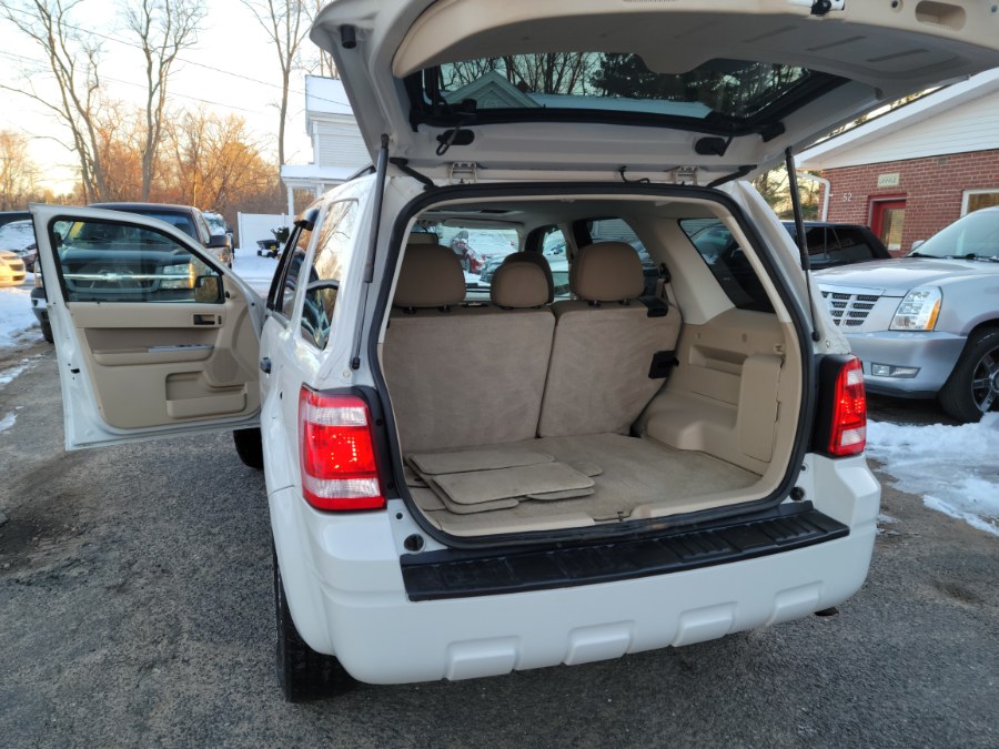 2010 Ford Escape 4WD 4dr XLT W/Sunroof, available for sale in East Windsor, Connecticut | Toro Auto. East Windsor, Connecticut 2010 Ford Escape 4WD 4dr XLT W/Sunroof, available for sale in East Windsor, Connecticut | Toro Auto. East Windsor, Connecticut