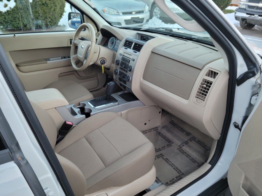 2010 Ford Escape 4WD 4dr XLT W/Sunroof, available for sale in East Windsor, Connecticut | Toro Auto. East Windsor, Connecticut 2010 Ford Escape 4WD 4dr XLT W/Sunroof, available for sale in East Windsor, Connecticut | Toro Auto. East Windsor, Connecticut