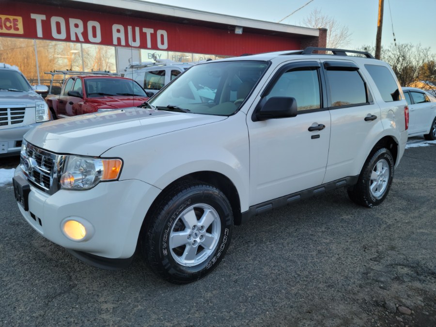 2010 Ford Escape 4WD 4dr XLT W/Sunroof, available for sale in East Windsor, Connecticut | Toro Auto. East Windsor, Connecticut