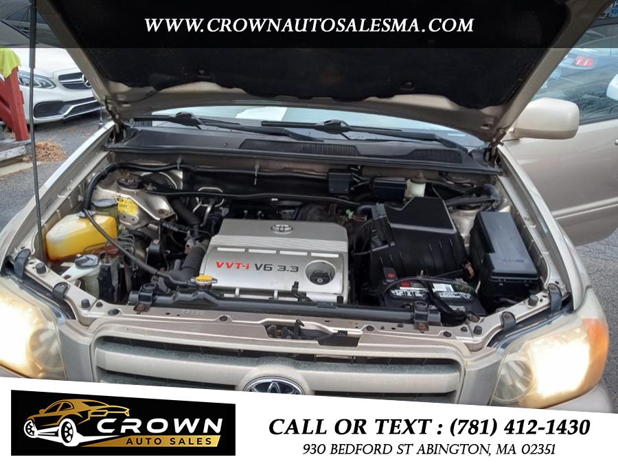 2004 Toyota Highlander 4dr V6 4WD w/3rd Row, available for sale in Abington, Massachusetts | Crown Auto Sales. Abington, Massachusetts 2004 Toyota Highlander 4dr V6 4WD w/3rd Row, available for sale in Abington, Massachusetts | Crown Auto Sales. Abington, Massachusetts