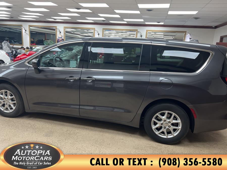 2017 Chrysler Pacifica LX FWD, available for sale in Union, New Jersey | Autopia Motorcars Inc. Union, New Jersey