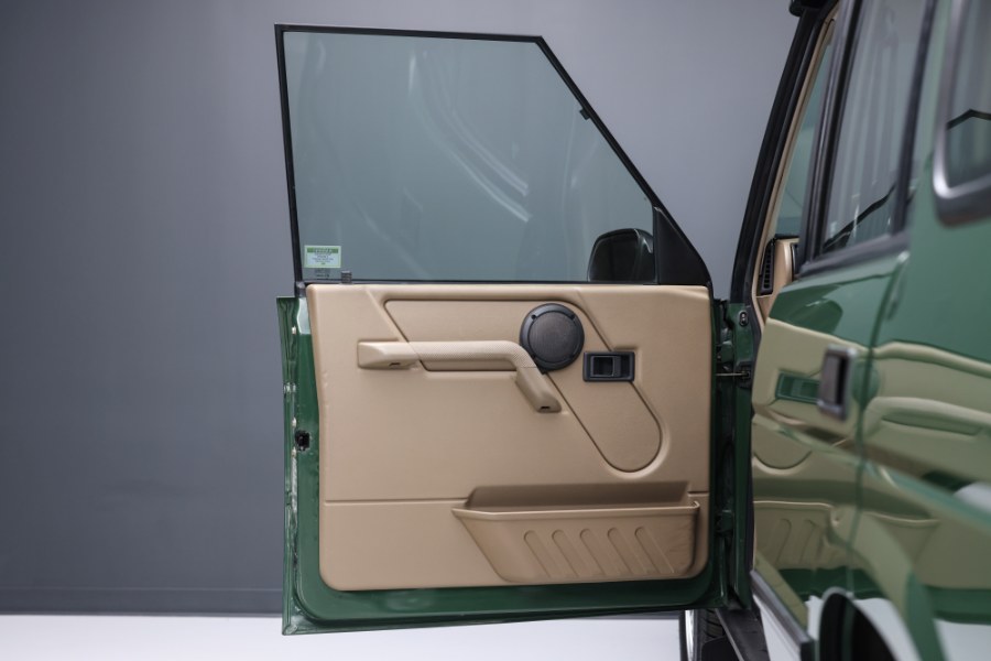 1995 Land Rover Discovery 4dr Sport Utility, available for sale in North Salem, New York | Meccanic Shop North Inc. North Salem, New York 1995 Land Rover Discovery 4dr Sport Utility, available for sale in North Salem, New York | Meccanic Shop North Inc. North Salem, New York