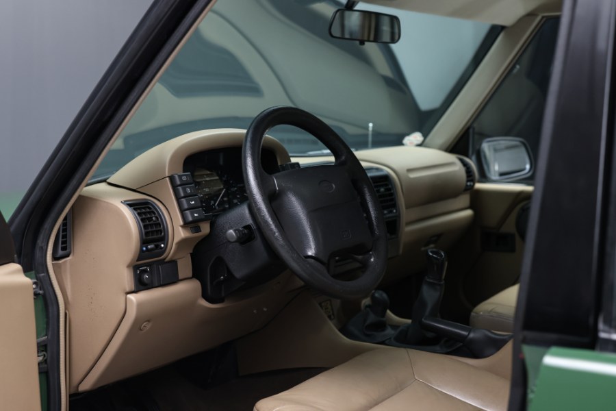 1995 Land Rover Discovery 4dr Sport Utility, available for sale in North Salem, New York | Meccanic Shop North Inc. North Salem, New York 1995 Land Rover Discovery 4dr Sport Utility, available for sale in North Salem, New York | Meccanic Shop North Inc. North Salem, New York