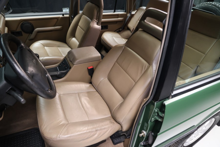 1995 Land Rover Discovery 4dr Sport Utility, available for sale in North Salem, New York | Meccanic Shop North Inc. North Salem, New York 1995 Land Rover Discovery 4dr Sport Utility, available for sale in North Salem, New York | Meccanic Shop North Inc. North Salem, New York