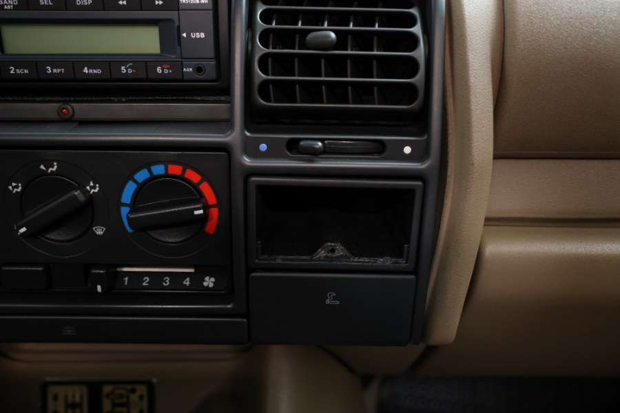 1995 Land Rover Discovery 4dr Sport Utility, available for sale in North Salem, New York | Meccanic Shop North Inc. North Salem, New York 1995 Land Rover Discovery 4dr Sport Utility, available for sale in North Salem, New York | Meccanic Shop North Inc. North Salem, New York