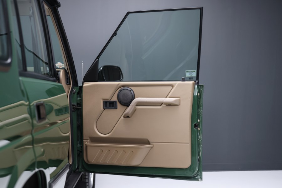1995 Land Rover Discovery 4dr Sport Utility, available for sale in North Salem, New York | Meccanic Shop North Inc. North Salem, New York 1995 Land Rover Discovery 4dr Sport Utility, available for sale in North Salem, New York | Meccanic Shop North Inc. North Salem, New York