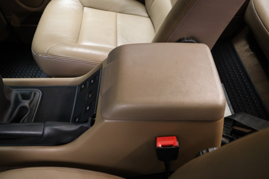 1995 Land Rover Discovery 4dr Sport Utility, available for sale in North Salem, New York | Meccanic Shop North Inc. North Salem, New York 1995 Land Rover Discovery 4dr Sport Utility, available for sale in North Salem, New York | Meccanic Shop North Inc. North Salem, New York