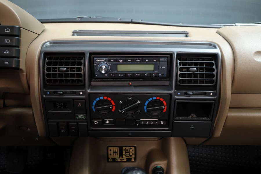 1995 Land Rover Discovery 4dr Sport Utility, available for sale in North Salem, New York | Meccanic Shop North Inc. North Salem, New York 1995 Land Rover Discovery 4dr Sport Utility, available for sale in North Salem, New York | Meccanic Shop North Inc. North Salem, New York