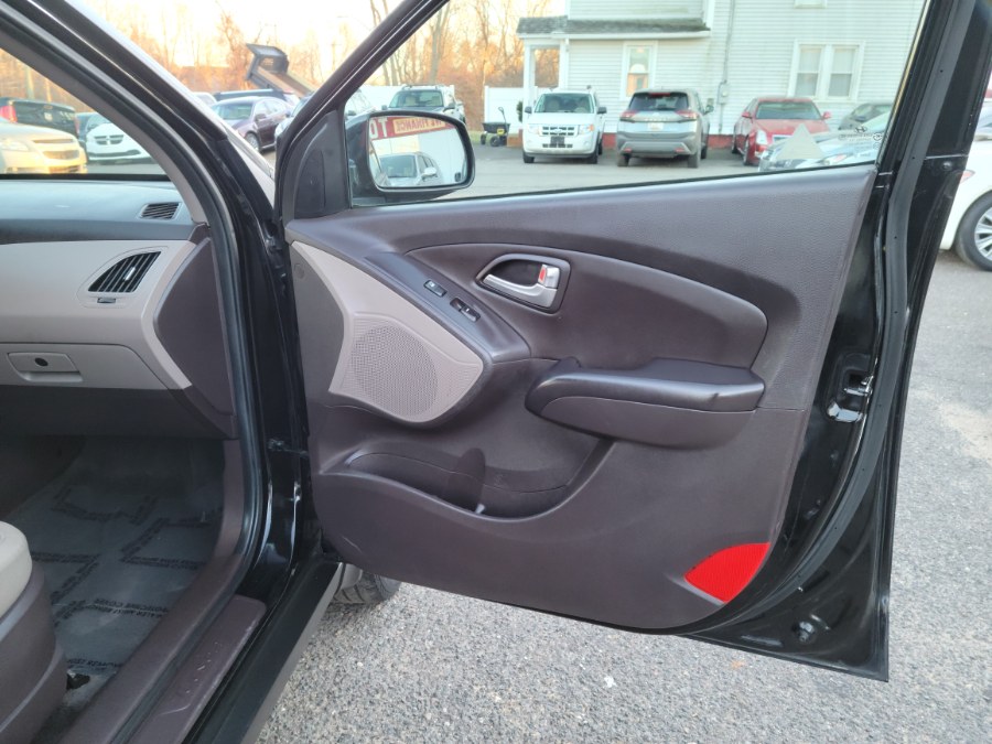 2013 Hyundai Tucson AWD GLS W/Leather interior, available for sale in East Windsor, Connecticut | Toro Auto. East Windsor, Connecticut 2013 Hyundai Tucson AWD GLS W/Leather interior, available for sale in East Windsor, Connecticut | Toro Auto. East Windsor, Connecticut