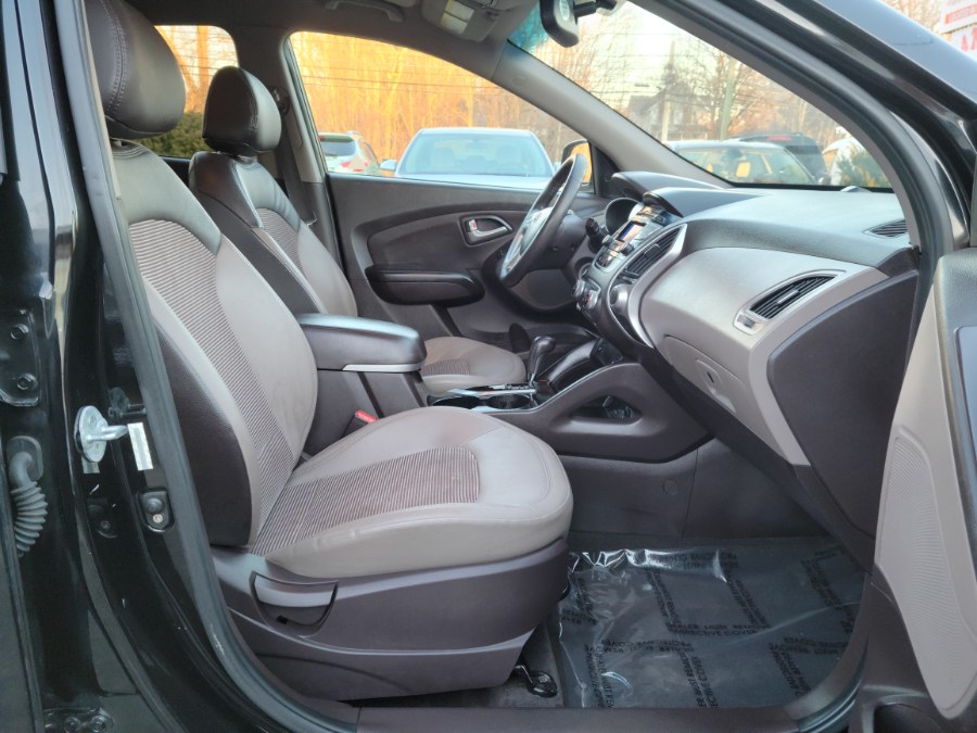 2013 Hyundai Tucson AWD GLS W/Leather interior, available for sale in East Windsor, Connecticut | Toro Auto. East Windsor, Connecticut 2013 Hyundai Tucson AWD GLS W/Leather interior, available for sale in East Windsor, Connecticut | Toro Auto. East Windsor, Connecticut