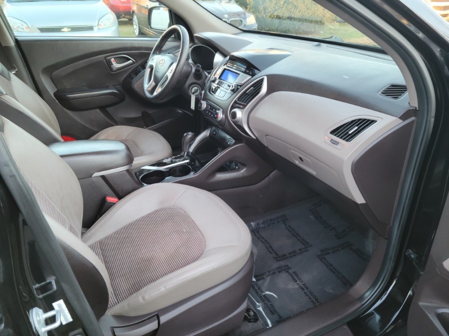 2013 Hyundai Tucson AWD GLS W/Leather interior, available for sale in East Windsor, Connecticut | Toro Auto. East Windsor, Connecticut 2013 Hyundai Tucson AWD GLS W/Leather interior, available for sale in East Windsor, Connecticut | Toro Auto. East Windsor, Connecticut